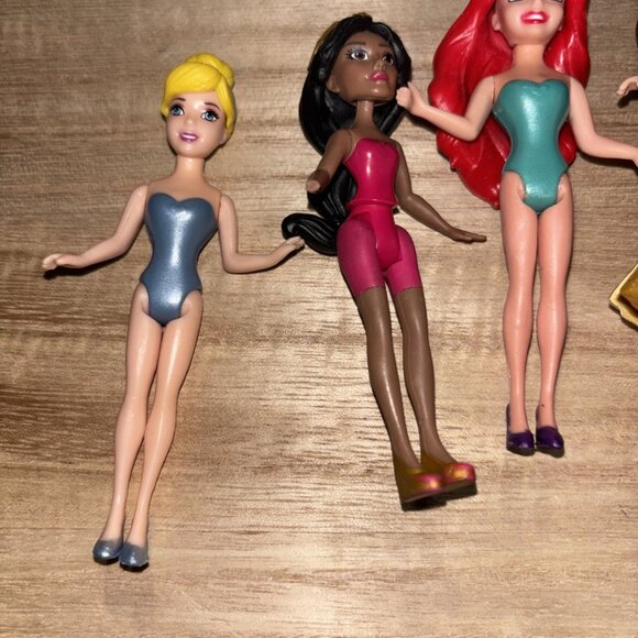 Disney Princess Magiclip Polly Pocket Style Lot of 7 Dolls One Dress - Picture 2 of 10